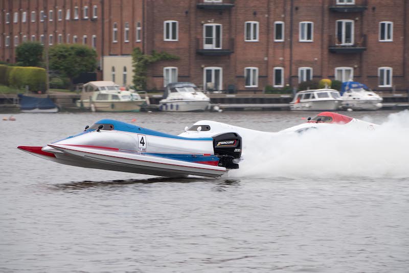 Powerboat Battle on the broads!