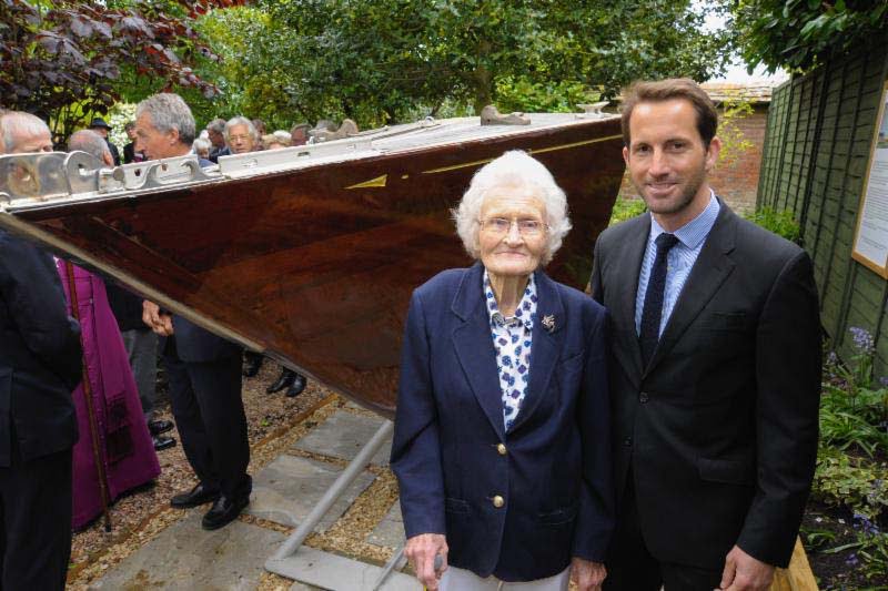 Sir Ben Ainslie unveils memorial to Heath sailing tragedy