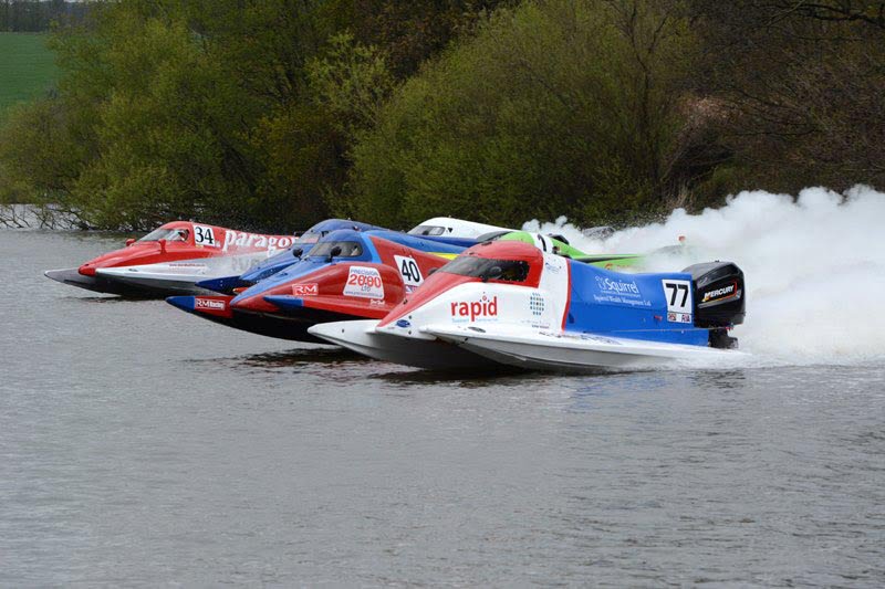 Powerboat GP gears –up for Carr Mill Dam!